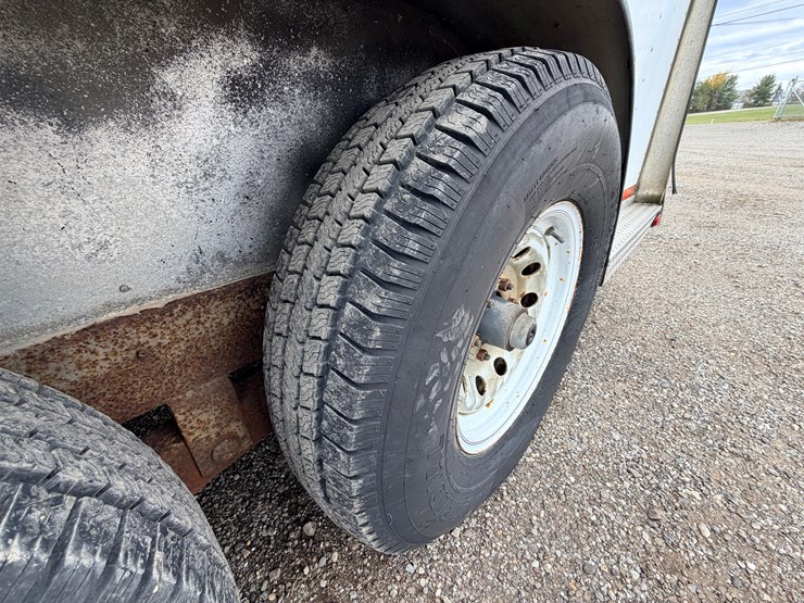 #2153-•-s&s-gooseneck-horse-trailer-image-32