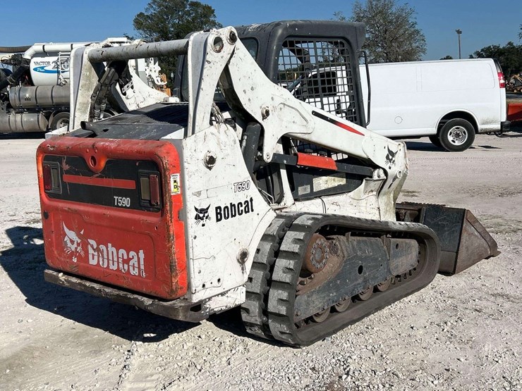 2013-bobcat-t590-image-3
