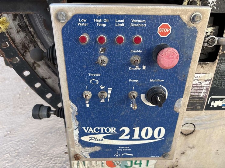 2017-freightliner-114sd-image-24