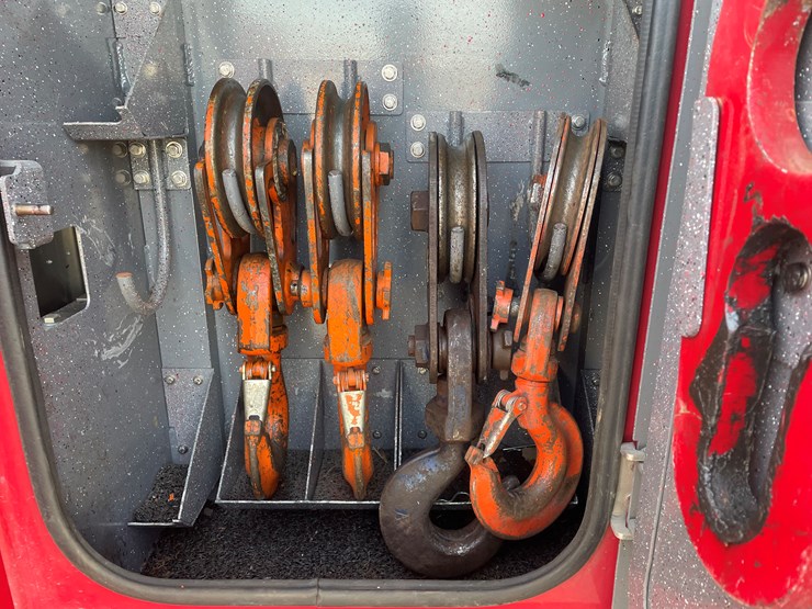 #3822-•-2019-peterbilt-heavy-rotator-truck-(has-mn-title-in-delay,-may-take-6-8-weeks)-image-89