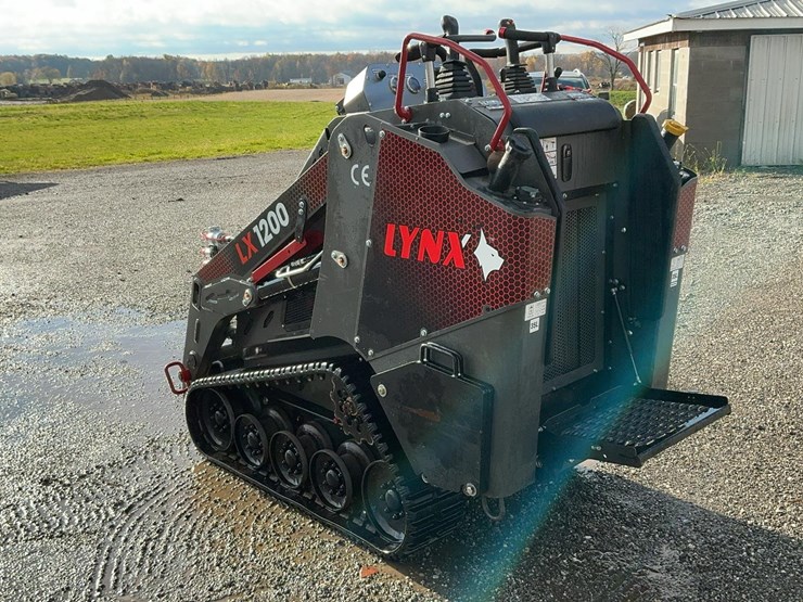 #1050-•-2024-lynx-lx-1200-mini-skid-steer-loader-image-3