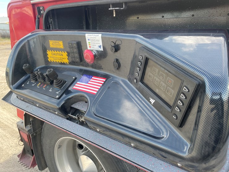 #3822-•-2019-peterbilt-heavy-rotator-truck-(has-mn-title-in-delay,-may-take-6-8-weeks)-image-100