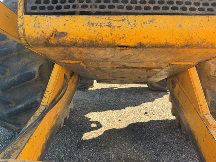 1985-john-deere-640c-image-31