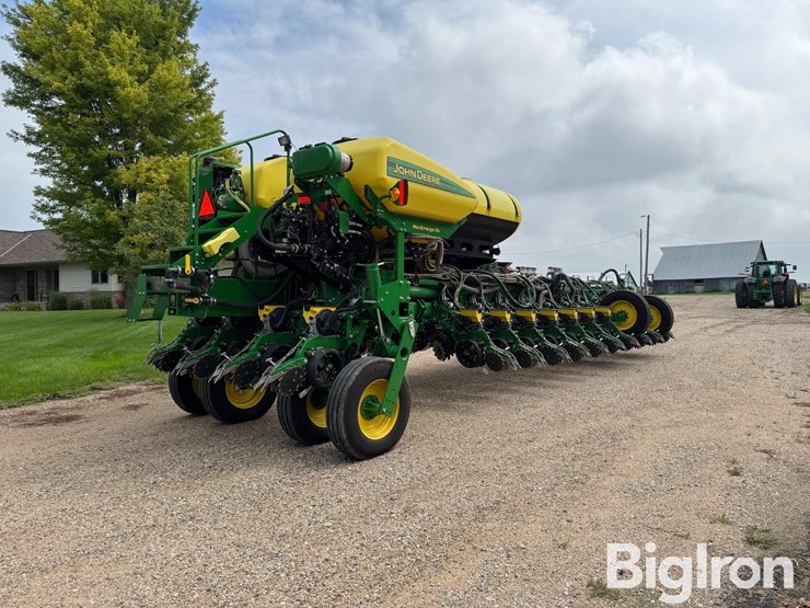 2021-john-deere-1775nt-image-5