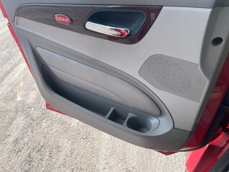 #3822-•-2019-peterbilt-heavy-rotator-truck-(has-mn-title-in-delay,-may-take-6-8-weeks)-image-65