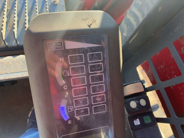 2019-takeuchi-tl8-image-12