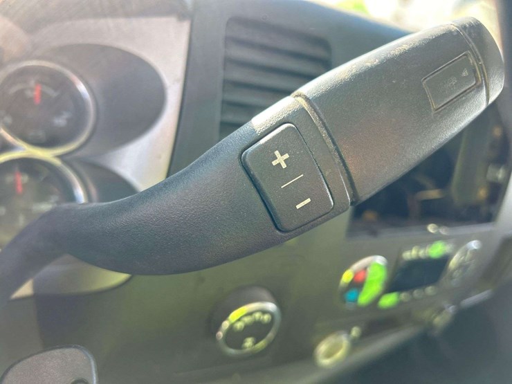 2012-chevrolet-silverado-1500-image-15