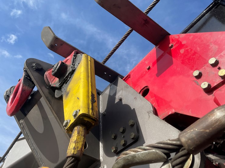 #3822-•-2019-peterbilt-heavy-rotator-truck-(has-mn-title-in-delay,-may-take-6-8-weeks)-image-9