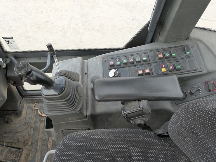 2012-deere-324j-image-27