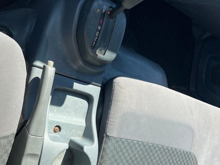 2015-isuzu-nrr-image-24