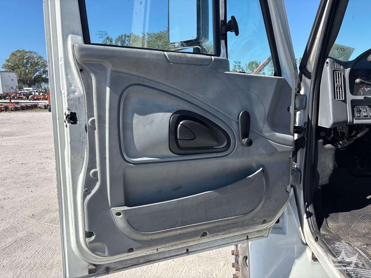 2006-international-durastar-4300-image-16