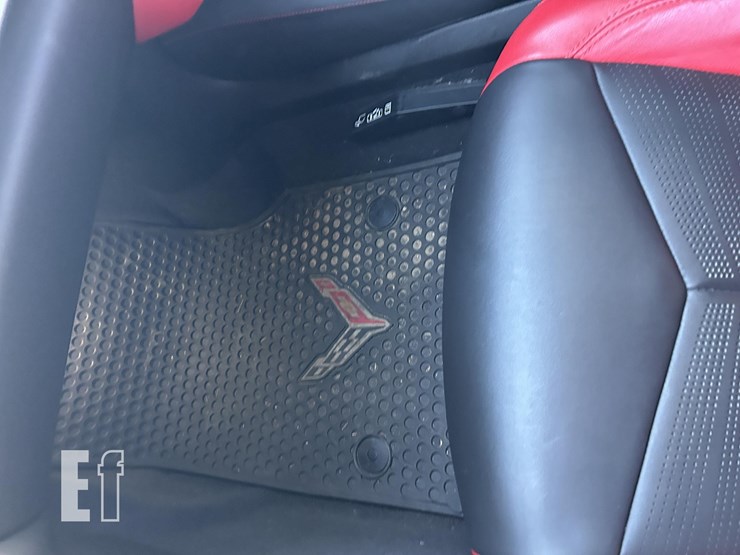 2021-chevrolet-corvette-image-28