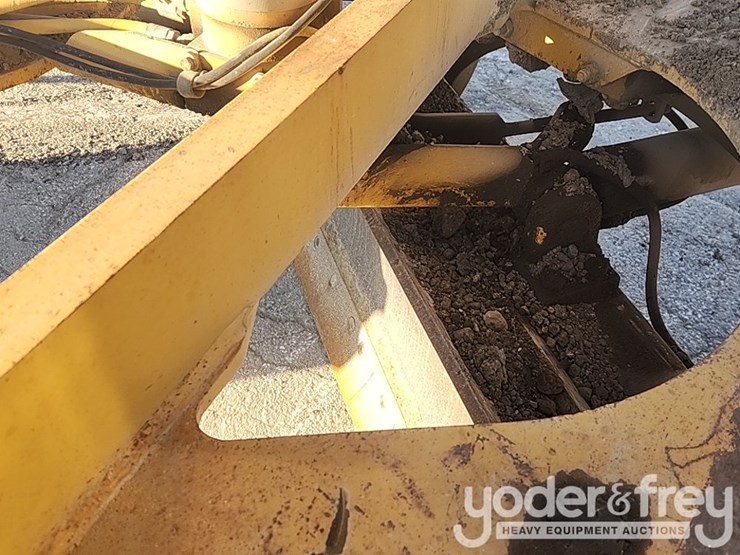 1995-deere-670b-image-18