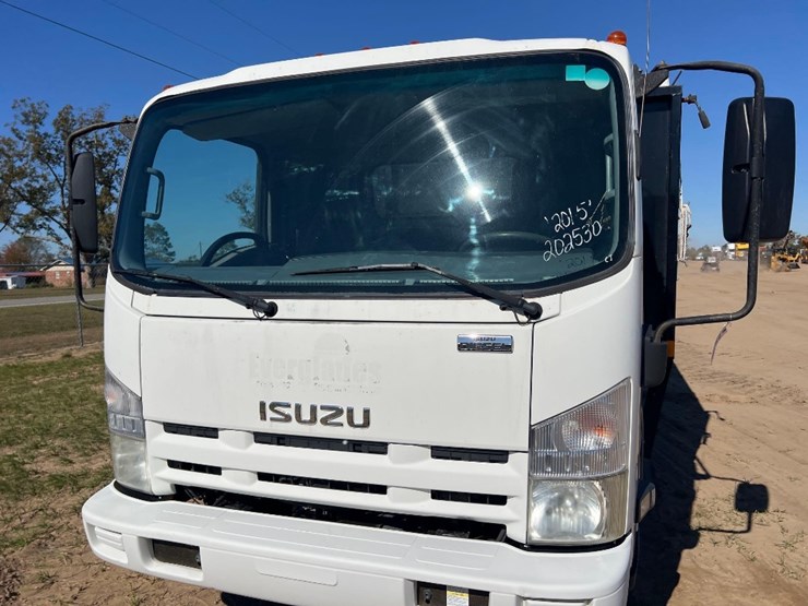 2015-isuzu-nrr-image-9