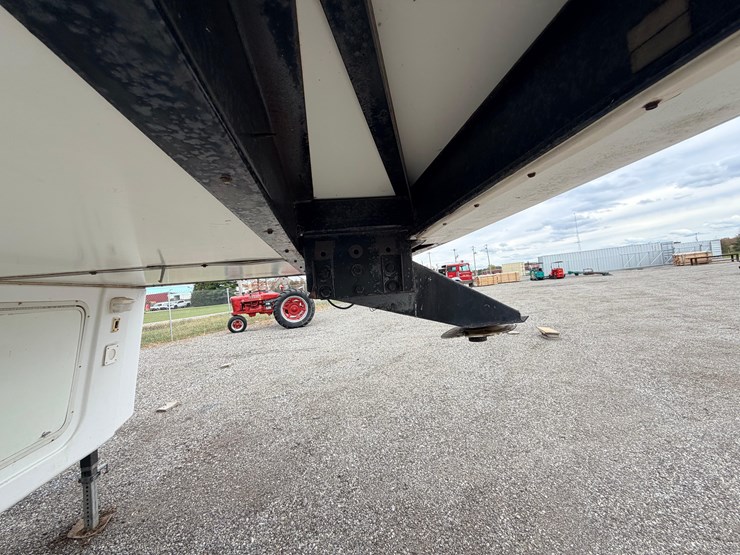 #2250-•-2005-nu-wa-hitchhiker-ii-ls-fifth-wheel-travel-trailer-image-14