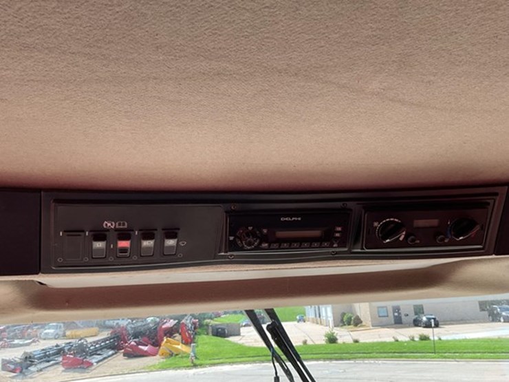 2011-case-ih-6088-image-29