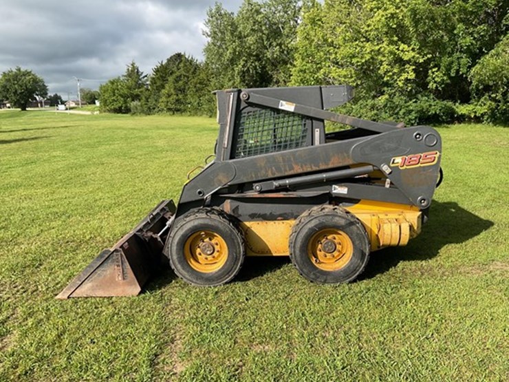 2007-new-holland-l185-image-8