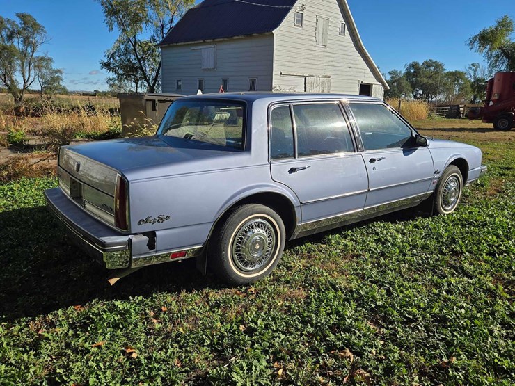 1985-oldsmobile-ninety-eight-regency-image-3