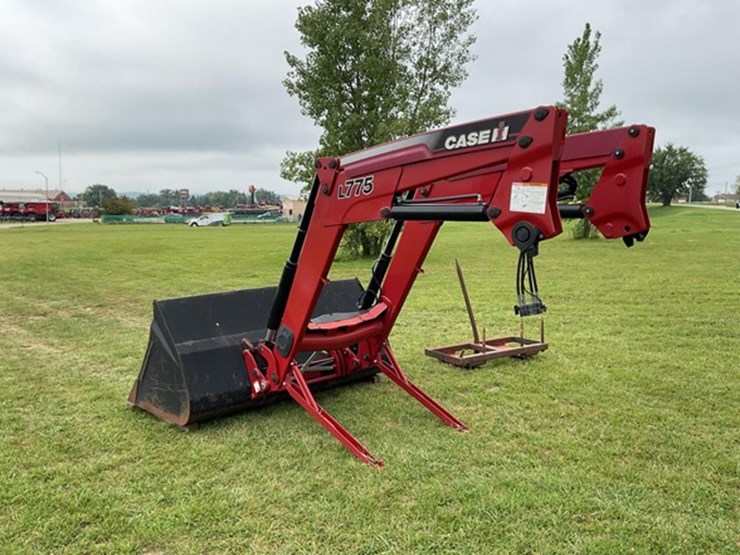 2013-case-ih-l775-image-7