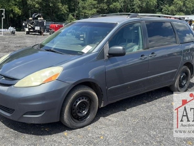 2006-toyota-sienna-image-1