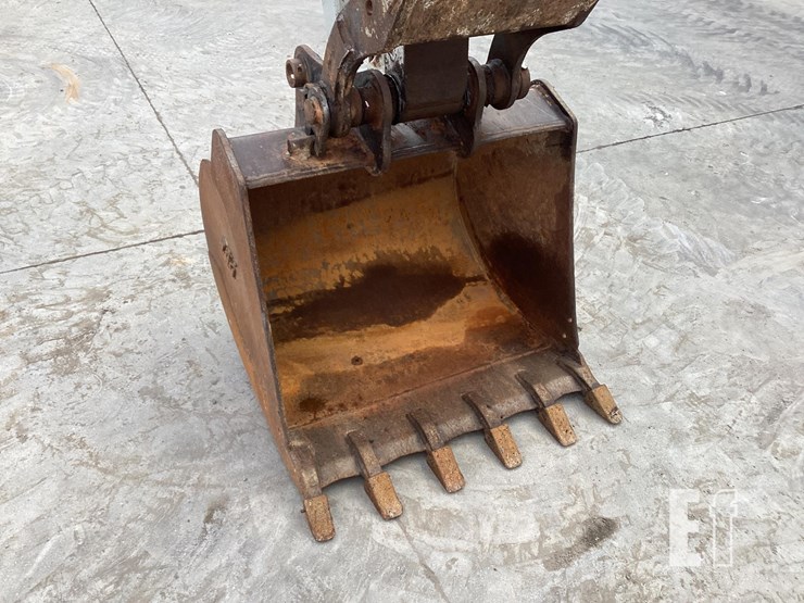 2013-takeuchi-tb180fr-image-9