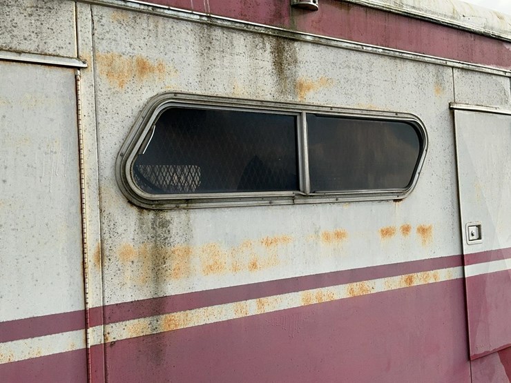 #2150-•-turnbow-gooseneck-4-horse-trailer-image-45