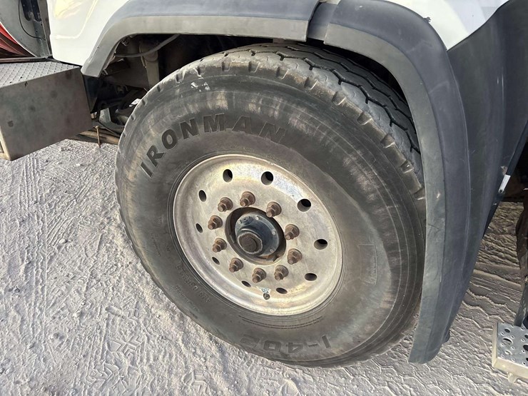 2017-freightliner-114sd-image-43