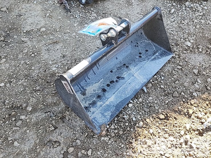 2025-32"-bucket-to-suit-mini-excavator-image-1