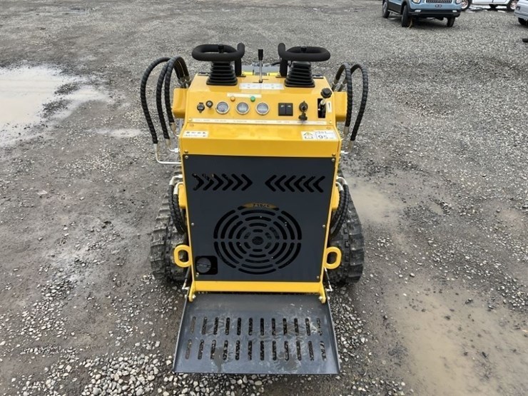 2025-infront-yf380-mini-compact-track-loader-image-5