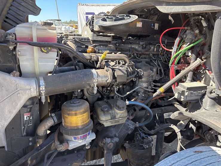 2017-freightliner-cascadia-125-image-13