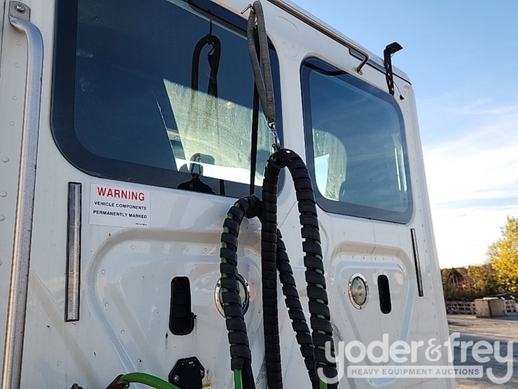 2017-freightliner-cascadia-image-22