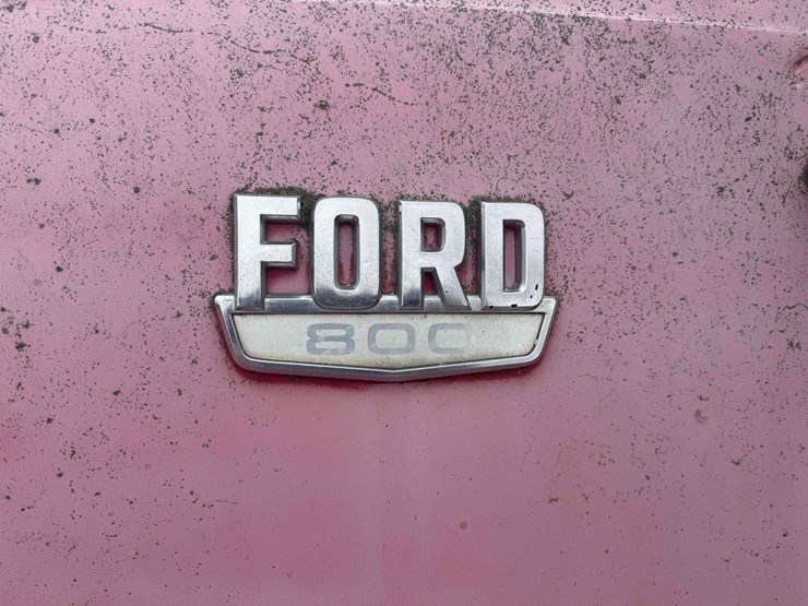 1973-ford-800-image-6