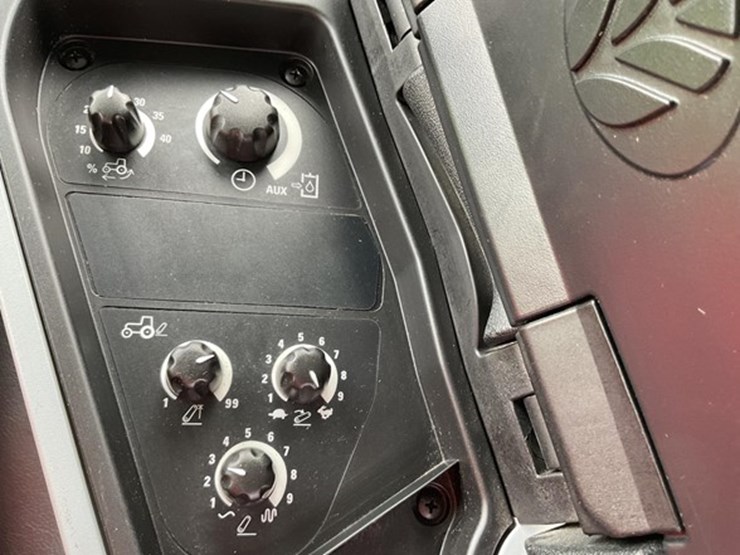 2019-new-holland-t8.410-image-13