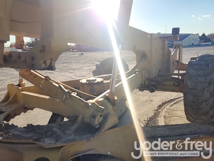 1995-deere-670b-image-26