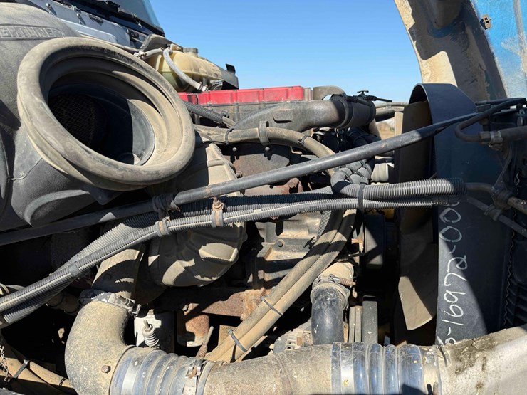 2000-freightliner-fl120-century-class-semi-image-8