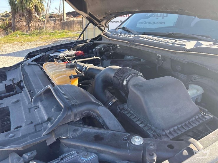 2015-ford-f-150-crew-cab-pickup-truck-image-7