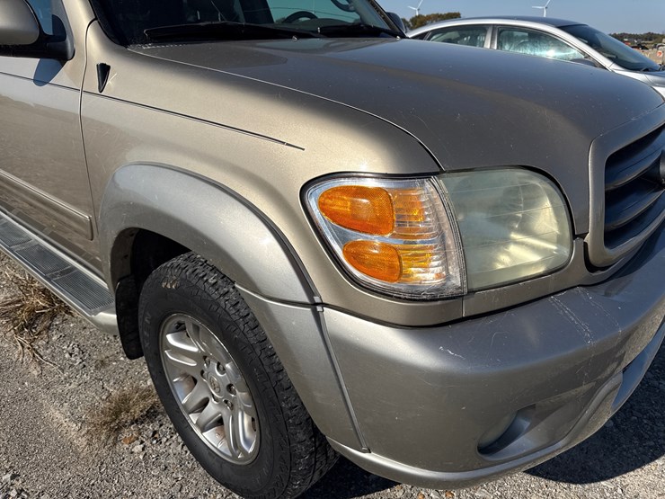 2004-toyota-sequoia-image-12