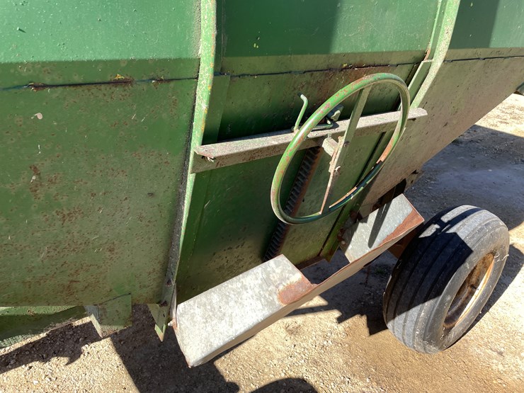 #5929-•-gravity-box-on-running-gear-image-18