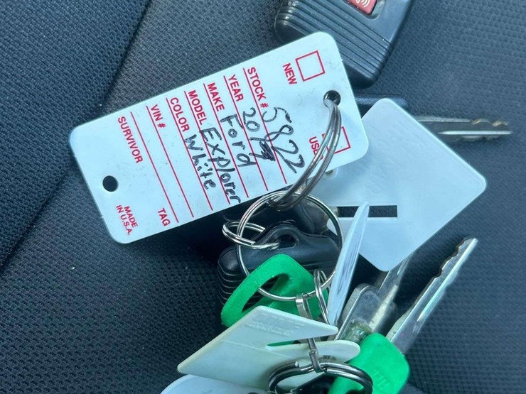 2017-ford-explorer-image-35