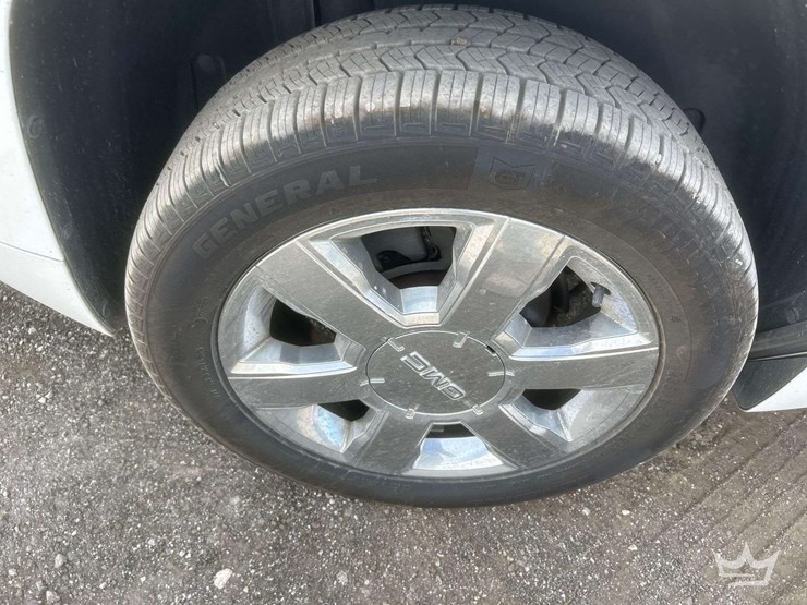 2015-gmc-terrain-suv-image-16