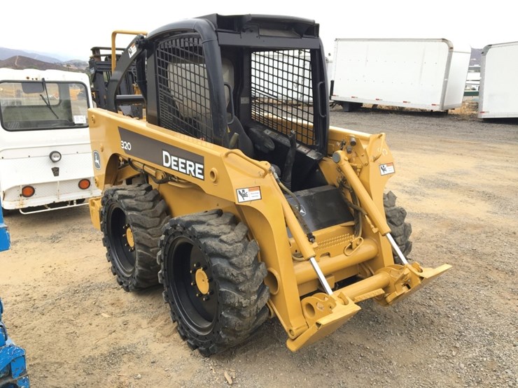 2005-john-deere-320-image-2