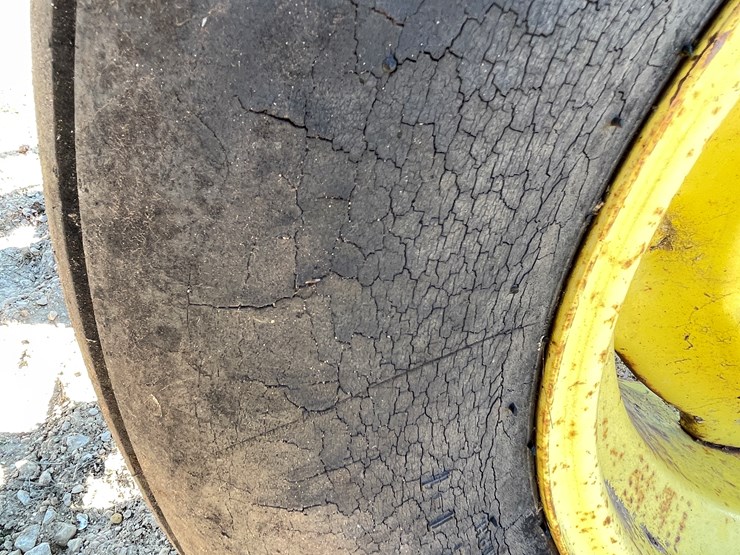 john-deere-2500-image-32