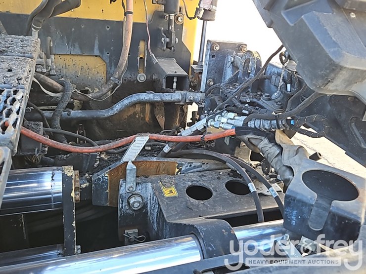 2017-caterpillar-ap-1000f-image-19