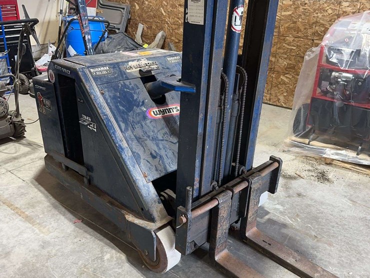 blue-giant-lt90w30-electric-walk-behind-pallet-jack-with-charger-image-3