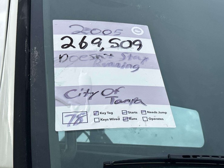 2005-freightliner-m2-106-image-26