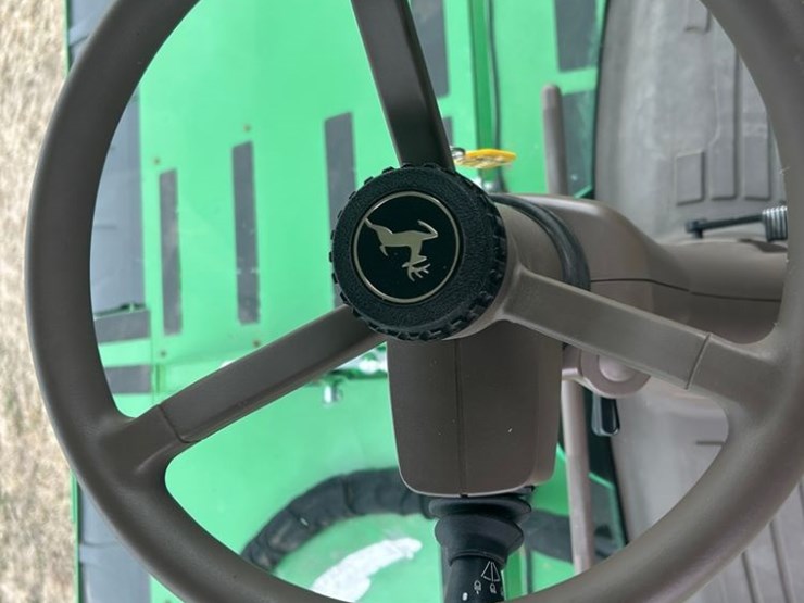 2020-john-deere-w235-image-39