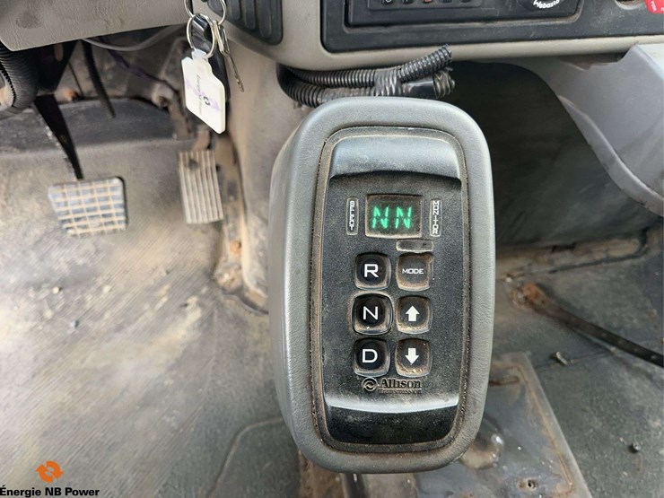 2012-international-7400-image-25