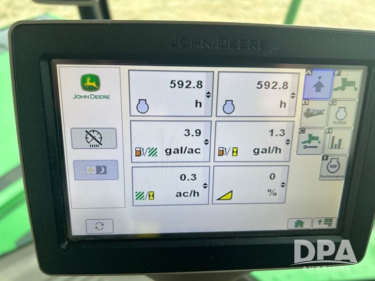 2020-john-deere-w235-image-42