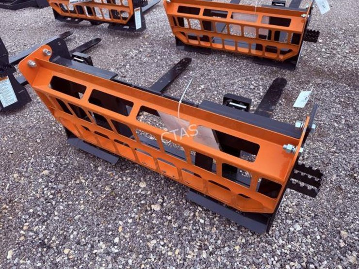 #118-•-land-honor-skid-steer-42"-pallet-forks-image-2
