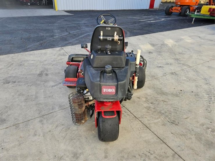 #3038-•-toro-3150-greens-mower-image-4